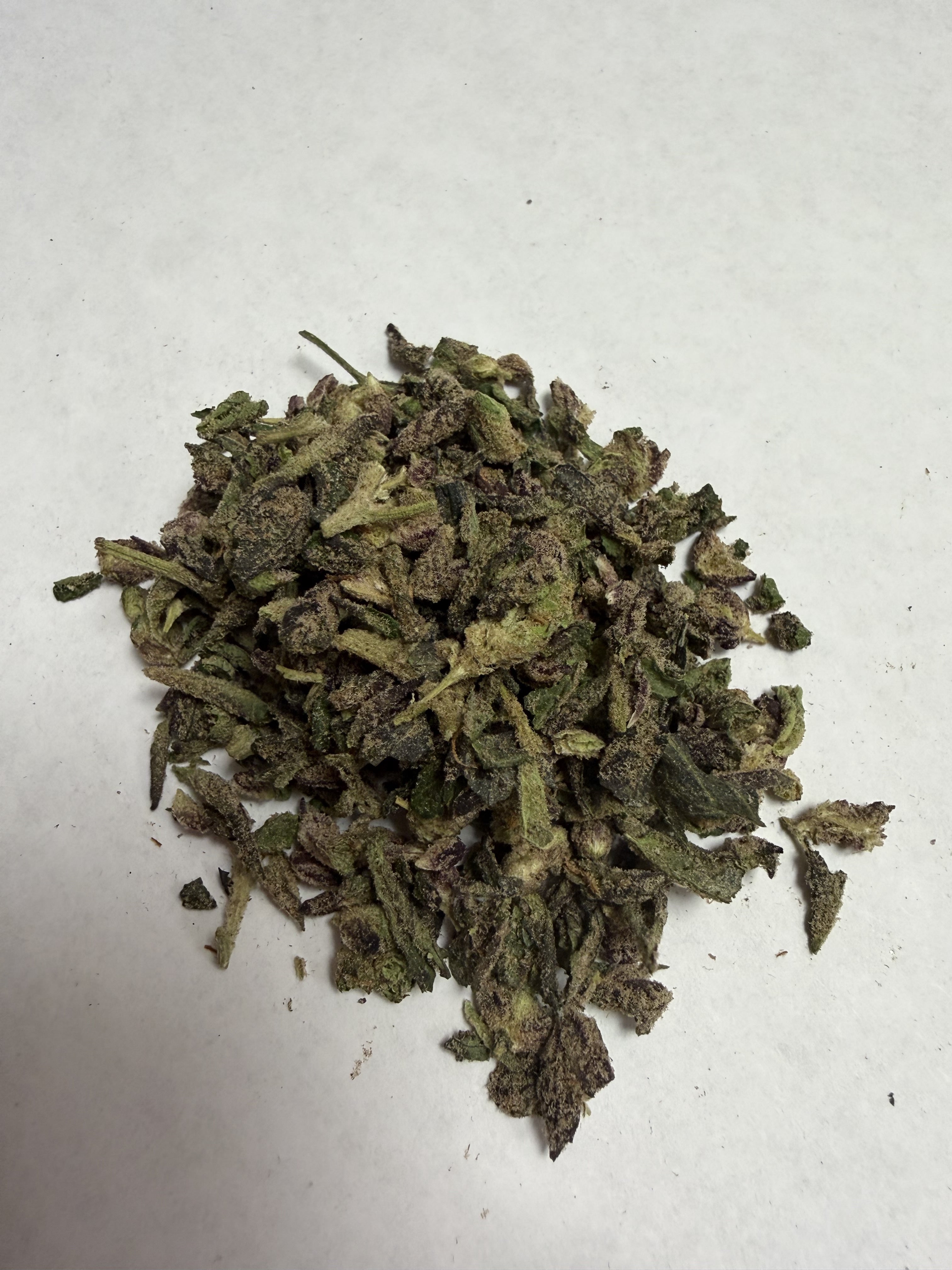 Pure Shaka Gas Face THCa Shake 28G loose flower on white background - Hybrid Flower